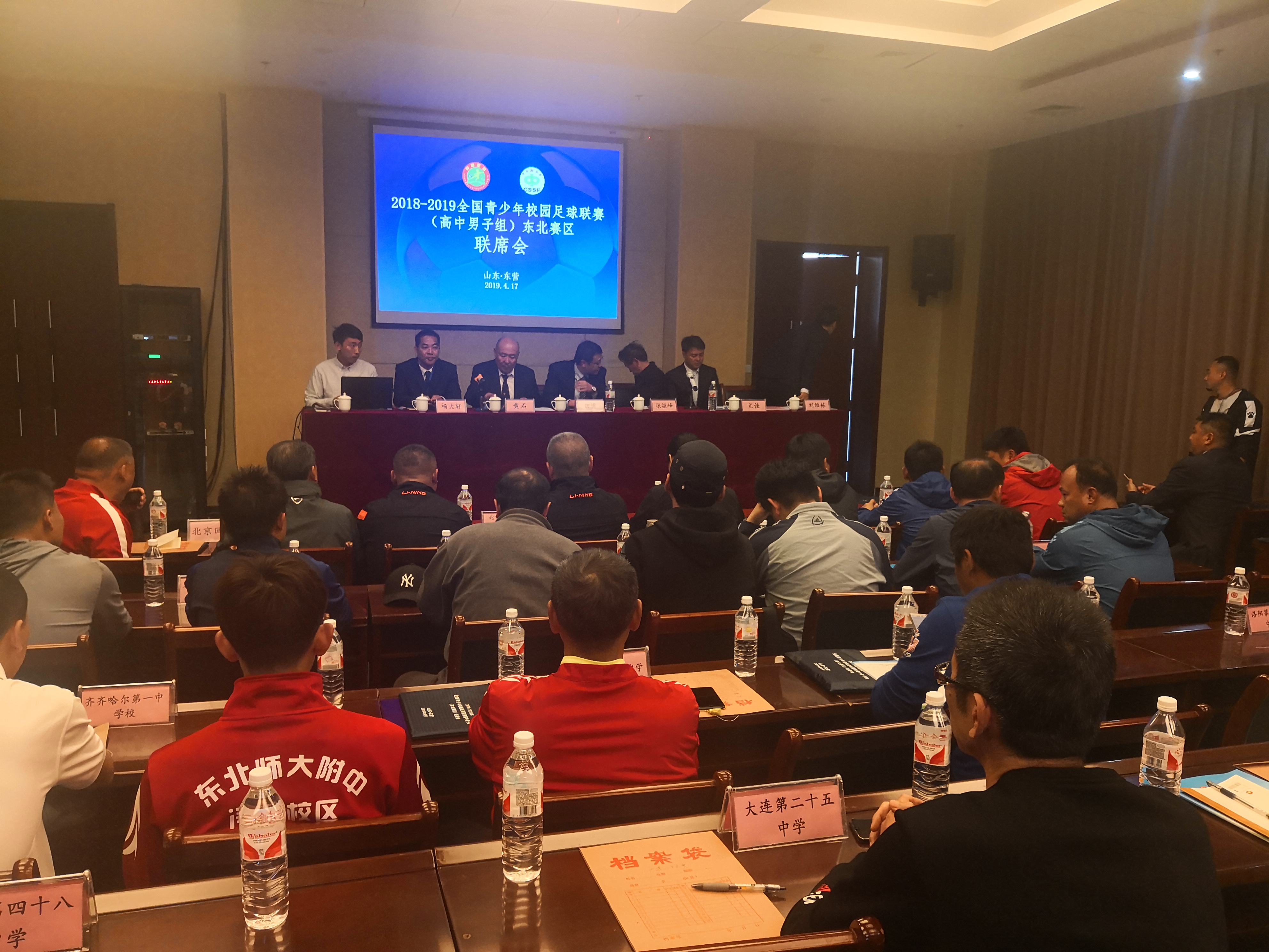 江南体育-国内足球联赛球队实力展现，角逐中逐渐升温