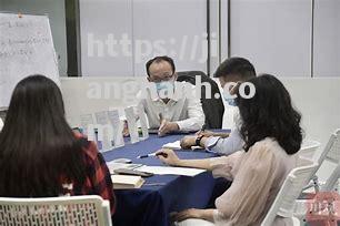 江南体育-马德里竞技连胜追赶领头羊，冲劲十足