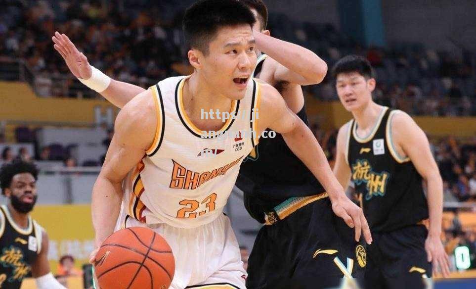 江南体育-广厦男篮险胜山西男篮，保持不败纪录