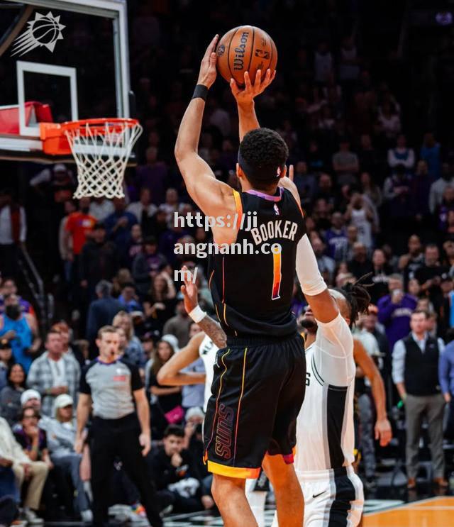 江南体育-NBA球星受伤退赛，影响球队整体表现