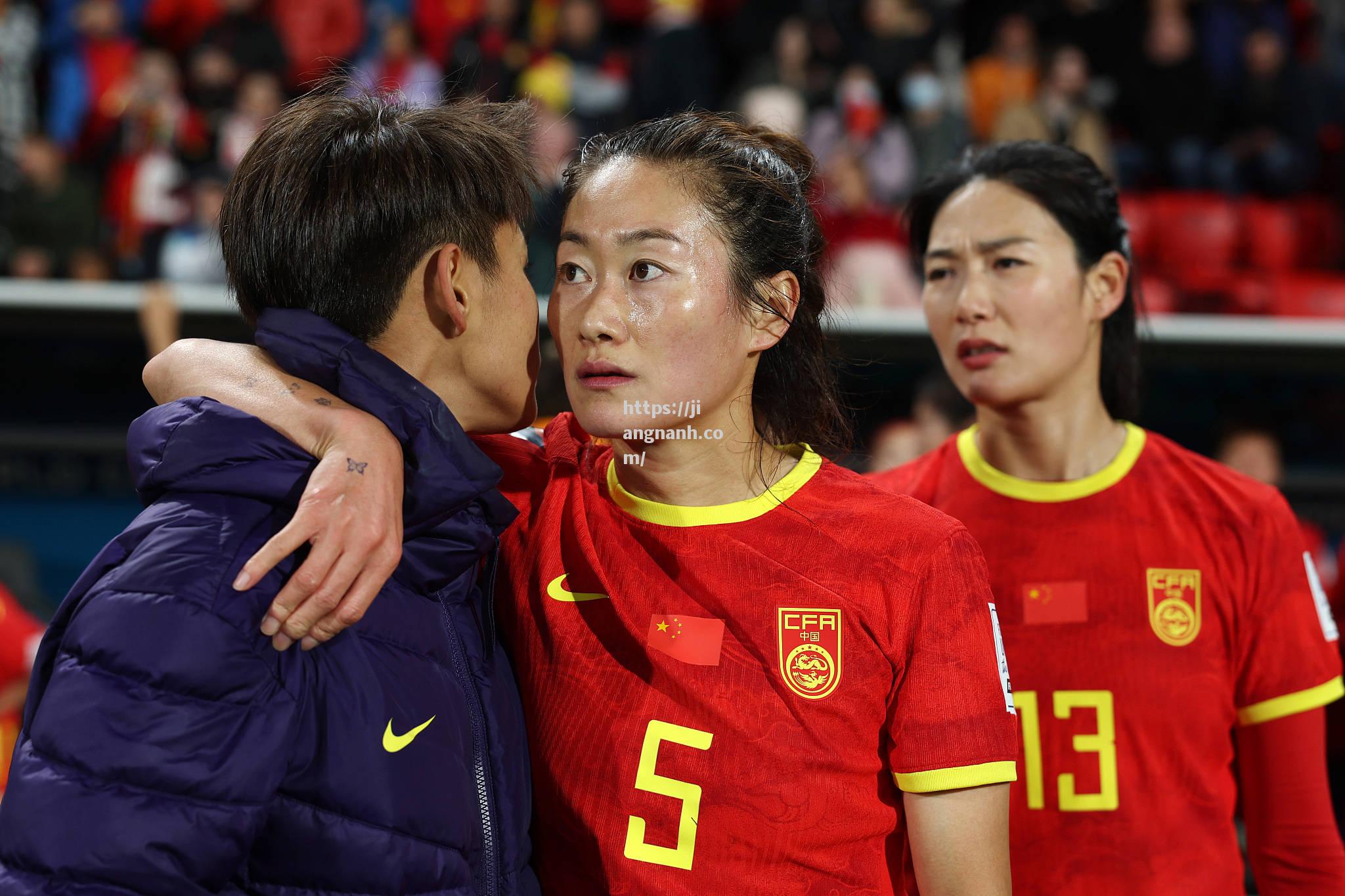 江南体育-中国女足队员在比赛中拼尽全力，再次证明实力