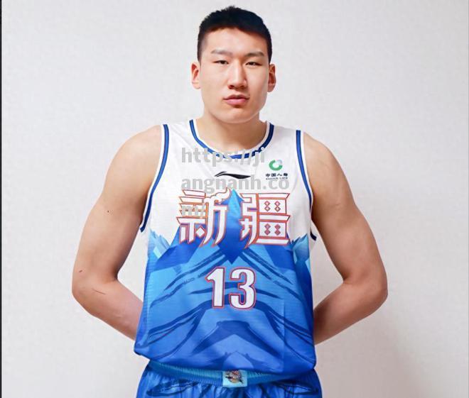 江南体育-江苏男篮大败新疆队，紧追争夺晋级名额
